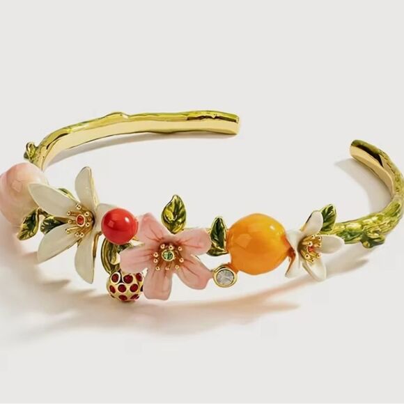 🌺 Betsey Johnson Floral Gold Bracelet with Hand painted accents 🌺 - Picture 3 of 7